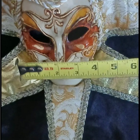 Beautifully Ornate Hand Made Wall Hanging Venetian Mask. - Picture 10 of 13